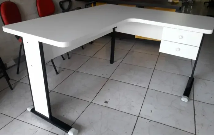 mesa escrivaninha L perna de ferro duplo com 2 gavetas - frete grátis