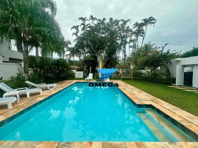 Casa à venda em Condomínio Jardim Acapulco no Guarujá | Omega Imóveis