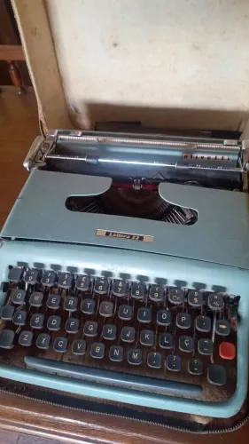 máquina datilografia olivetti lettera 22