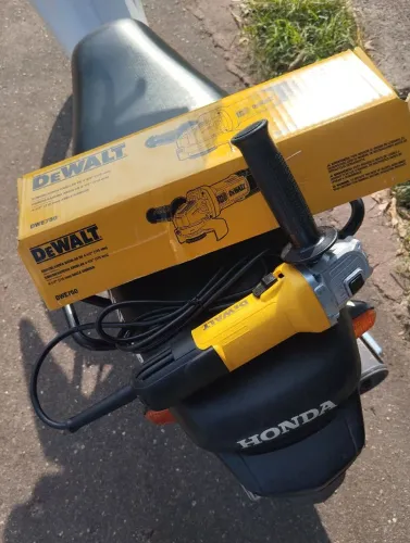 ESMERILHADEIRA DEWALT 750W
