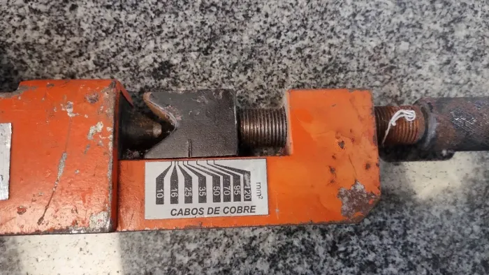 Alicate de crimpagem para cabos de cobre