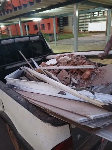 Retirada de entulho móveis velhos resto de obras 