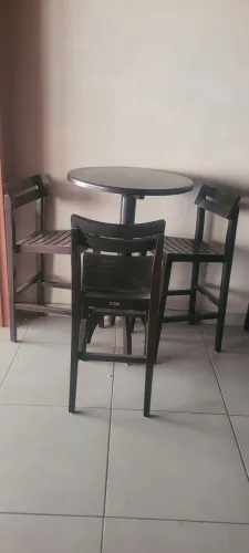 Bistrô com 3 banquetas