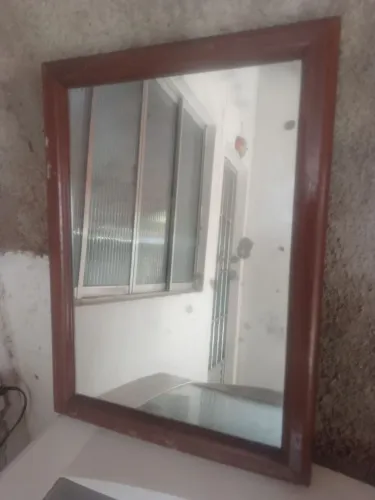 Espelho Vintage com moldura de Madeira. Não entrego, tem que buscar e não aceito oferta.