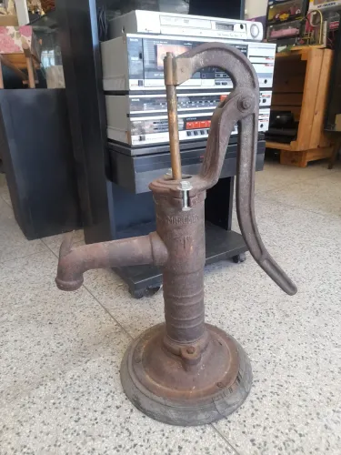Bomba d'água antiga Marumby