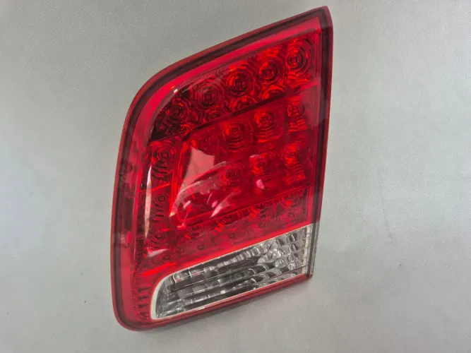 Lanterna tampa direita Kia sorento 2009 2010 2011 2012 2013 