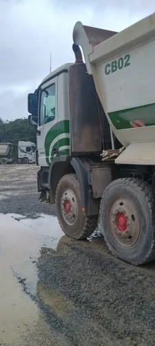 CAMINHÃO TRAÇADÃO  REFORÇADO MESMO C/ CAÇAMBA HERDOX  F