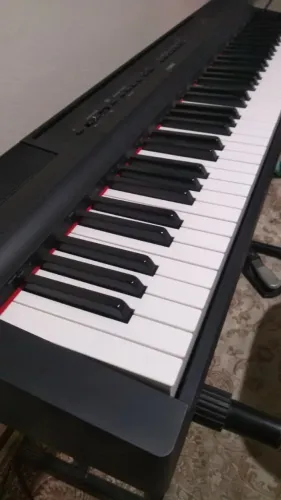 Piano digital Yamaha P121 novinho