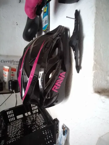 Vendo capacete feminino para andar de bicicleta 