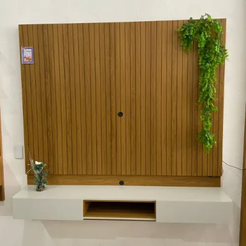 "Painel Paris 3D: Estilo Contemporâneo em Freijó e Off White Perolizado para Ambientes Mod