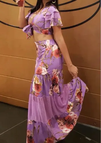 Conjunto cropped e saia longa lilás 