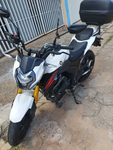 Moto sem detalhes.