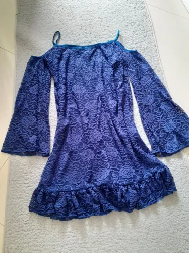 Vestido de renda azul feminino