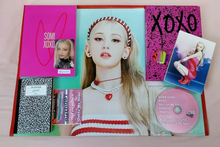 Jeon Somi - XOXO Álbum (CD) Completo (special photocard) com Pôster Dobrado