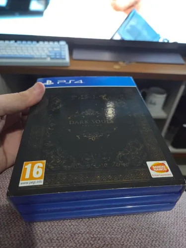 Dark souls trilogy ps4 usado