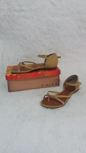 Sandália rasteira com pedrinhas, Zalya / Tam 36
