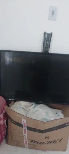 Tv LG 40 p smart 150 reais prescisa trocar a tela ok.