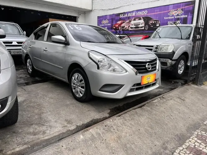 Nissan Versa 1.0 2016 completíssimo - Baixa km! Novo demais! Lindo carro!