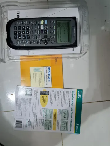 Calculadora TI-89 Titanium - Ideal para estudos!