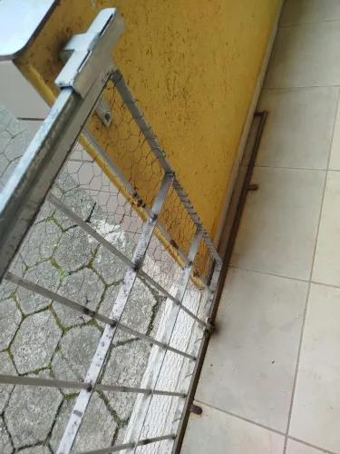 Portão de Aço com trilho