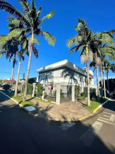 ÓTIMA CASA TIPO SOBRADO 5 DORMITÓRIOS, 3 SUÍTES, PISCINA, 5 VAGAS NO MAL RONDON EM CANOAS.