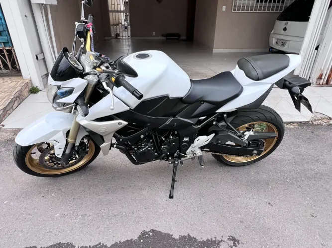 Suzuki gsr 750 A