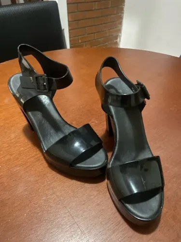 Salto alto preto da Melissa