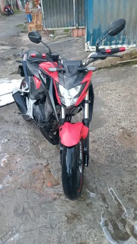 Honda cb 300 twister 2023 aceita troca financio