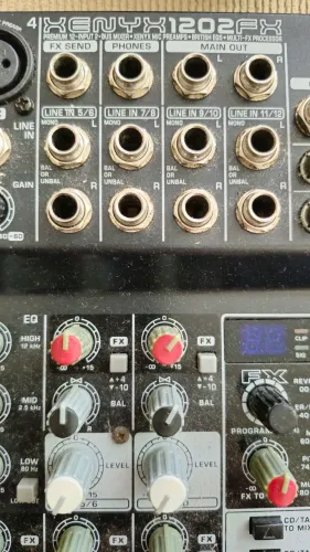 Torro Mesa de som behringer 1202fx