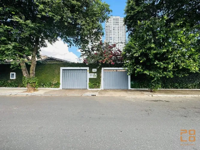 Casa para alugar no Setor Jardim América, em Goiânia - GO.
