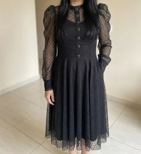 Vestido  Midi Preto Luxo Desapego ( usado 1 vez) Tule Poá + Botões Dourados