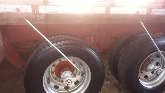 Caminhão mercedes 2013 , ano 82 truck
