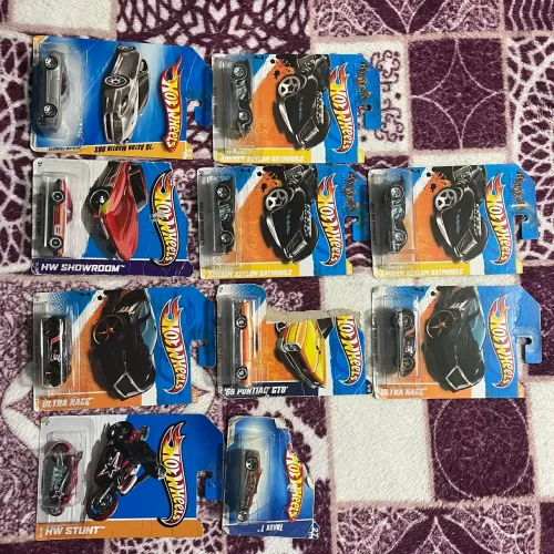 Lote hotwheels 10 carrinhos