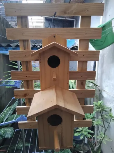 Casa de passarinho com floreira