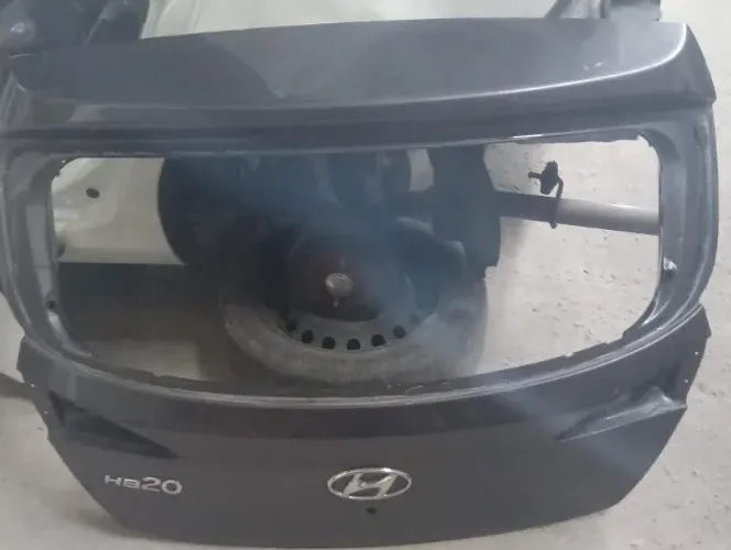TAMPA DE MALA HB20 HATCH.