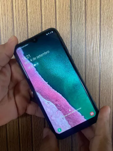 Celular Samsung M20 Concervado com carregador novo capa e película