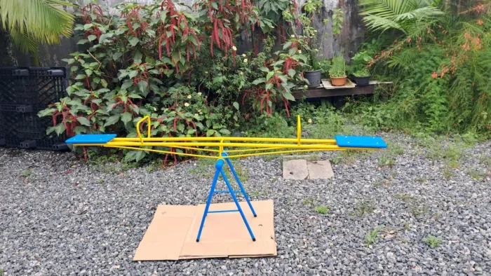 Gangorra Metálica Infantil - Pintura Nova (Azul e Amarela)