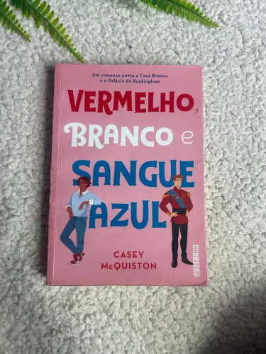 Vendo livro ?Vermelho, Branco e Sangue Azul- Casey McQuinston?