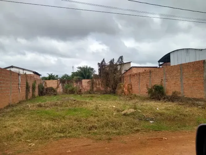 Vende-se terreno próximo à avenida Tocantins no bairro Belo Horizonte.