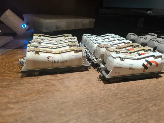 LOTE COM 12 VAGOES HO FRATESCHI CUSTOMIZADOS HOLCIM