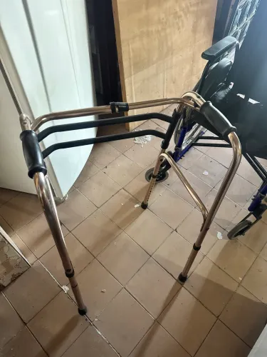Andador Para Idoso Adulto Ortopédico Dobrável