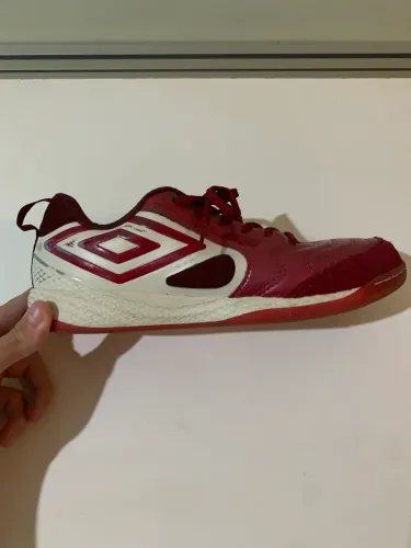Chuteira de futsal Umbro pro 5 cherry edition