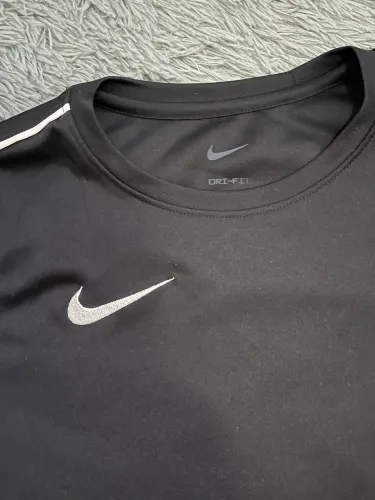 Camiseta Nike Dry Fit tamanho 10