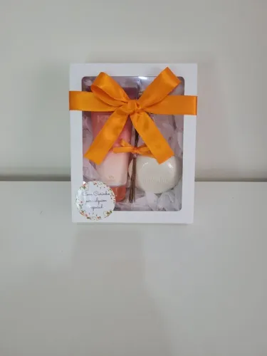 Promoção. Presente com hidratante corporal e sabonete Natura. Aniversário.