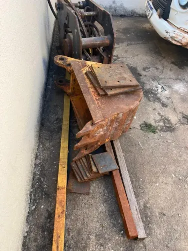 CONCHA DE RETROESCAVADEIRA JOHN DEERE, 33 CM