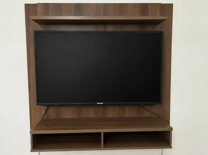 Painel para TV até 55" Amadeirado Escuro
