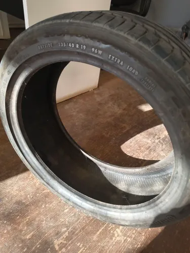 Pneu outside 235/40 R19