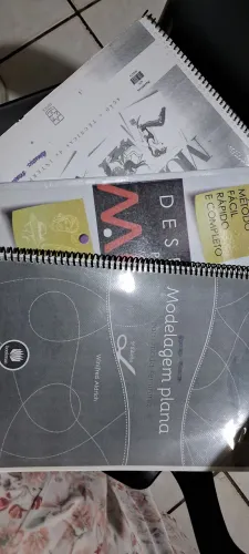 Vendo livros de modelagem e desenho. R$ 20,00 cada
