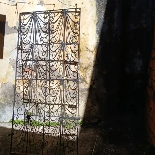 Venda de um portão de aço