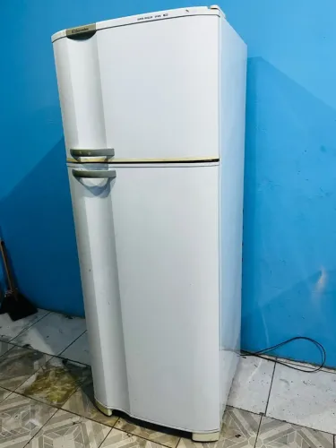 Geladeira 150L Electrolux 